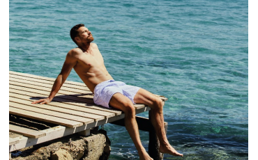 Au bord de l’eau, les hommes non plus n’ont pas Photoshop